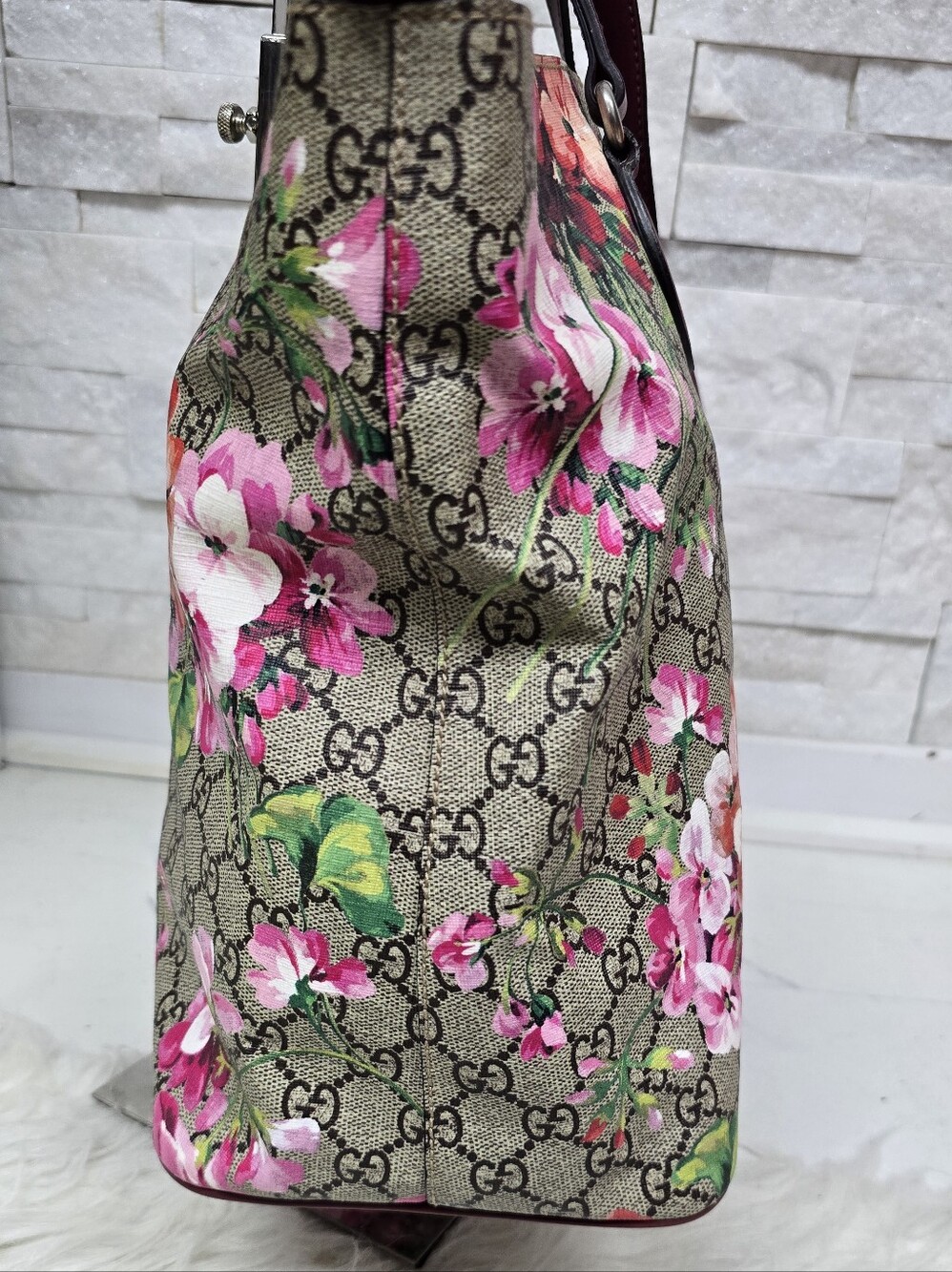 Gucci Floral GG Supreme Canvas Tote in Pink and Burgundy - Picture 3 of 15